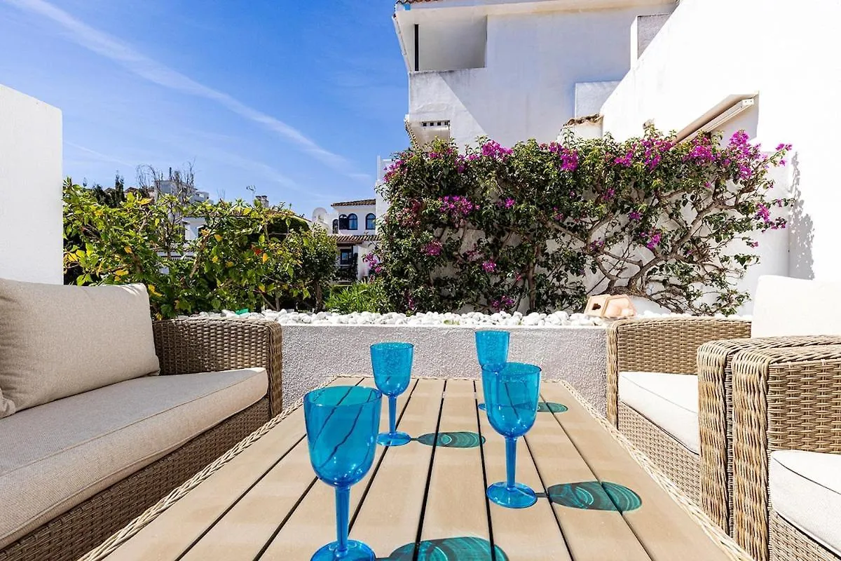 Tatil Evi Three Bedroom Townhouse 100 Meters From The Beach! Estepona