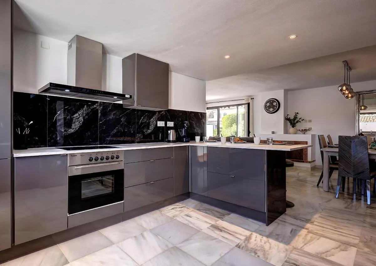 Tatil Evi Three Bedroom Townhouse 100 Meters From The Beach! Estepona