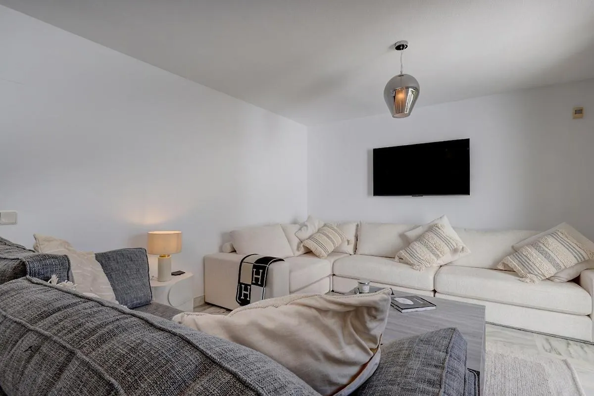 Tatil Evi Three Bedroom Townhouse 100 Meters From The Beach! Estepona