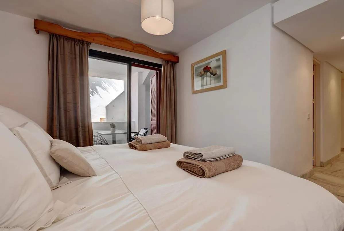 Three Bedroom Townhouse 100 Meters From The Beach! Estepona 0*,  İspanya