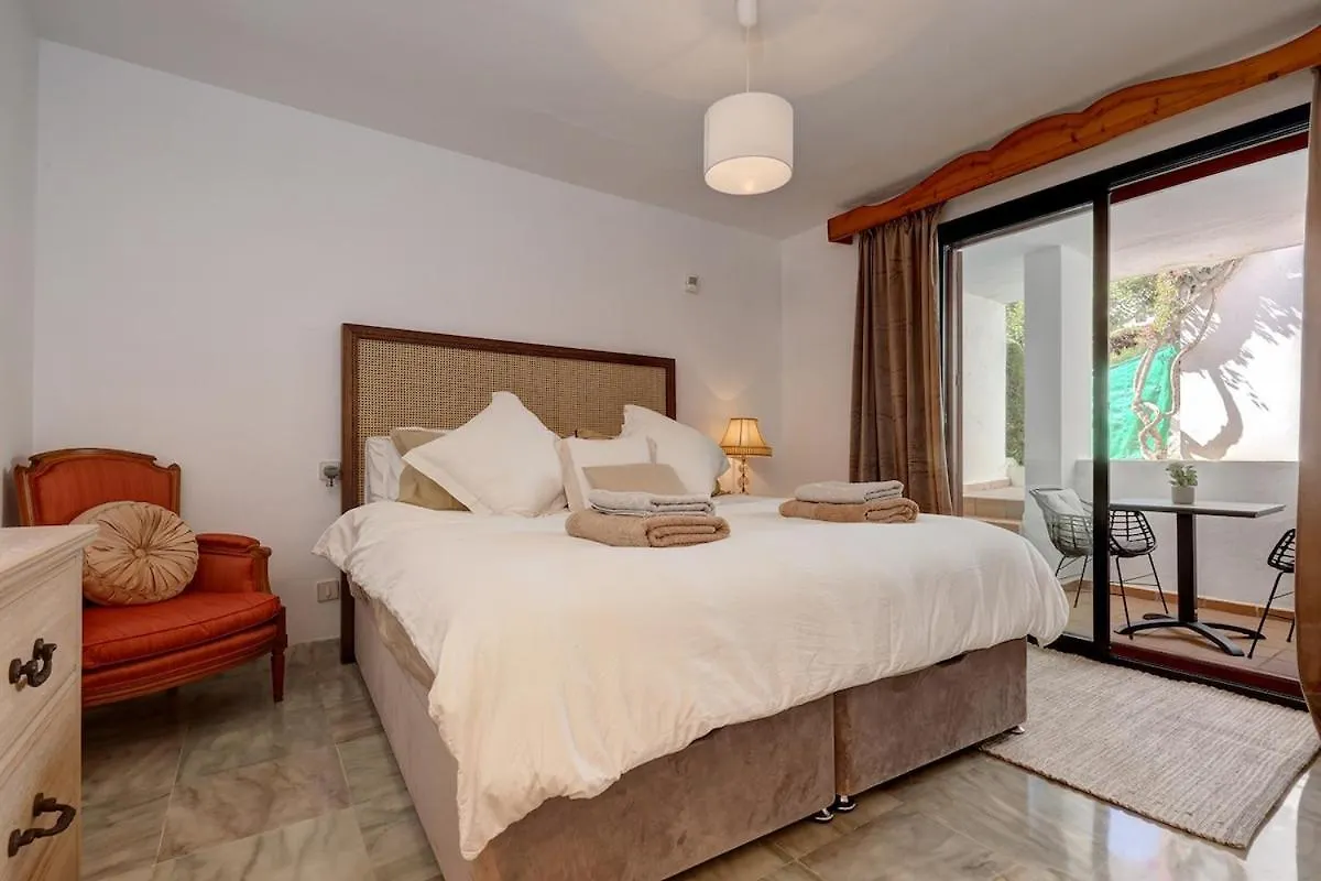 Three Bedroom Townhouse 100 Meters From The Beach! Estepona 0*,  İspanya