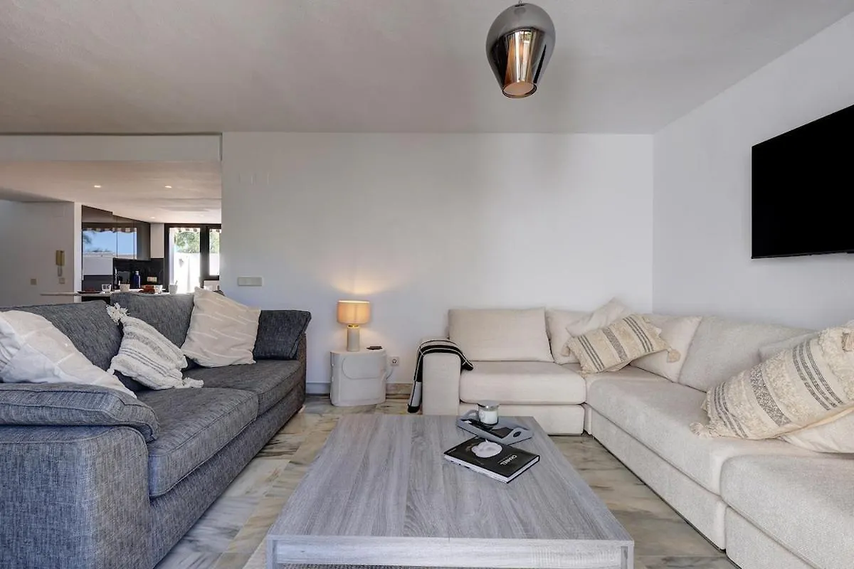 Three Bedroom Townhouse 100 Meters From The Beach! Estepona
