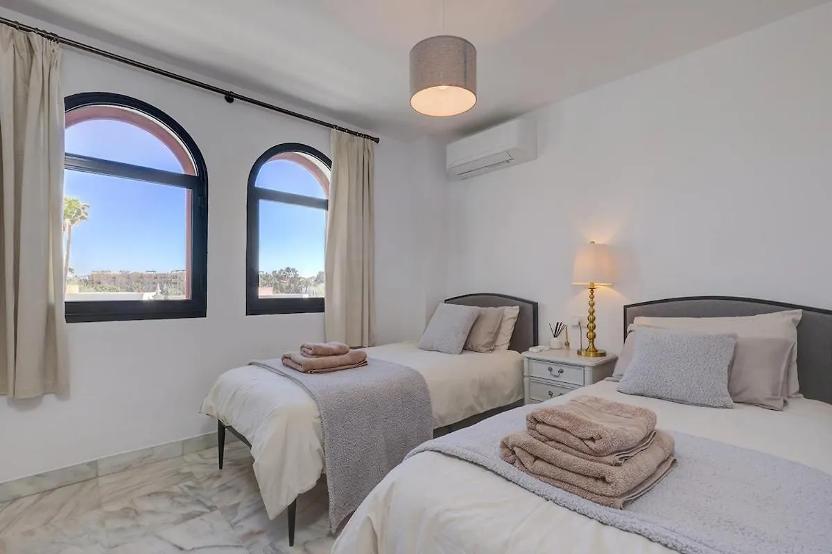 Three Bedroom Townhouse 100 Meters From The Beach! Estepona 0*,