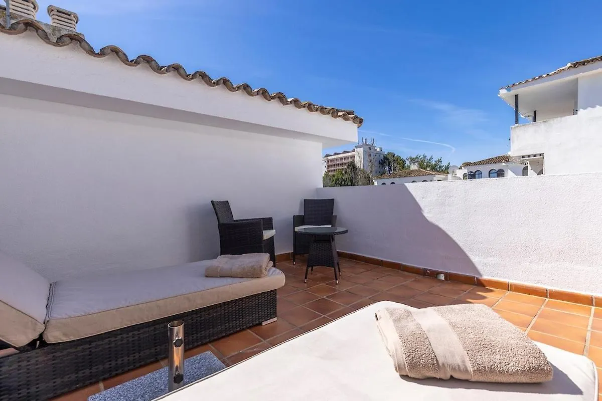 Three Bedroom Townhouse 100 Meters From The Beach! Estepona Tatil Evi