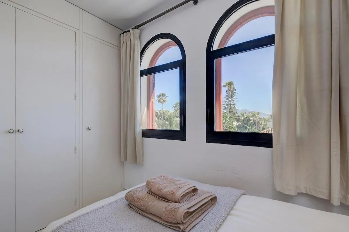 Three Bedroom Townhouse 100 Meters From The Beach! Estepona 0*,  İspanya